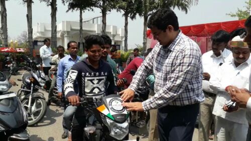 बहराइच : जिला निर्वाचन अधिकारी शम्भू कुमार ने मतदाता जागरूकता अभियान के तहत कैम्प के माध्यम से लोगो को किया जागरूक हुजूरपुर रोड स्थित गैस गोदाम पर घरेलू