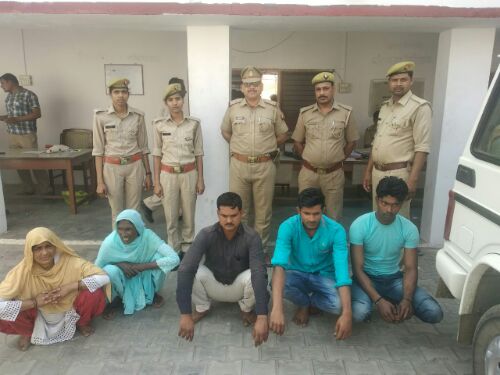 अवैध रुप से संचालित कर रहे बूचड खाने पर पुलिस का छापा , 03 नफर अभियुक्त व 2 नफर महिला अभियुक्ता  02 कुन्तल 45 किलो0 भैसे का मांस  के साथ गिरफ्तार- थाना कोतवाली नान