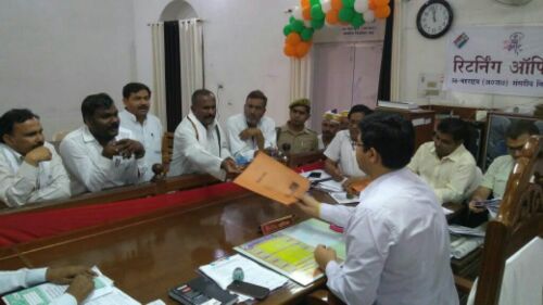 बहराइच : गठबंधन प्रत्याशी ने किया नामांकन दाख़िल, नामांकन के अवसर पर पहुँचे पूर्व केबिनेट मंत्री यासर शाह 