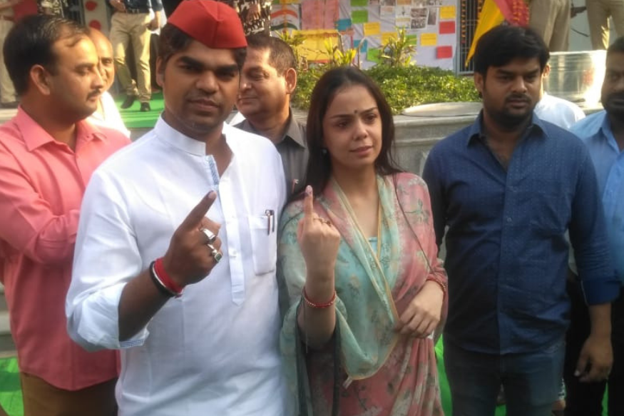 सैफई में सपा के रामगोपाल यादव ने परिवार समेत डाला वोट