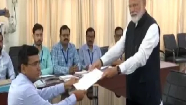 पीएम मोदी ने वाराणसी से नामांकन दाखिल किया, 