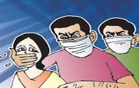 महिला नेता को बंधक बना मांगे 50 लाख