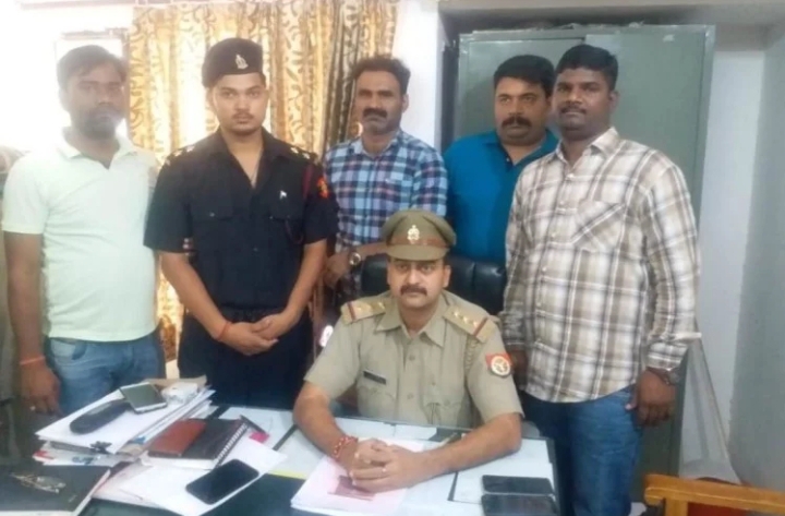 पकड़ा गया फर्जी कर्नल, कई दस्तावेज बरामद