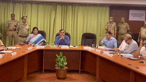 DGP यूपी ओपी सिंह ने UP100 Lko पर #UPPolice के पुलिस मॉडर्न स्कूलों के सभी प्रिंसिपलों की एक बैठक बुलाई।  पीएमएस के पुनरुद्धार, पुनरुद्धार और पुनर्गठन के प्रस्तावों क