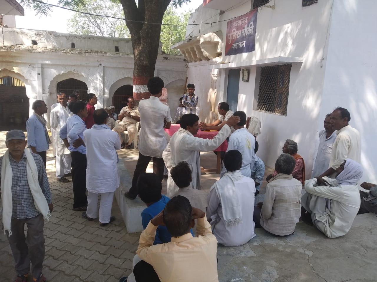 प्रेस क्लब महोबा संरक्षक /उपजा जिलाध्यक्ष के हस्तक्षेप से ग्रामीणों को मिला न्याय*