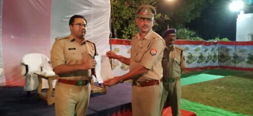 लोकसभा चुनाव के सकुशल सम्पन्न होने पर पुलिस अधीक्षक महोदय द्वारा जनपद के सभी अधिकारियों को सम्मानित किया गया।*नसीम खान