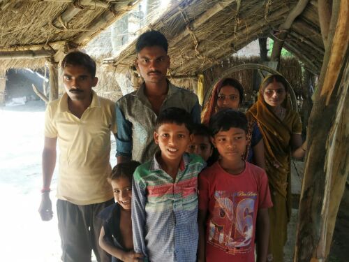 बहराइच टप्पेसिपह घाघरा घाट के विद्युत कर्मचारी कर रहे हैं मनमानी नहीं जोडते हैं विद्युत लाईन,* रिपोर्ट :- पंकज कुमार सिंह।