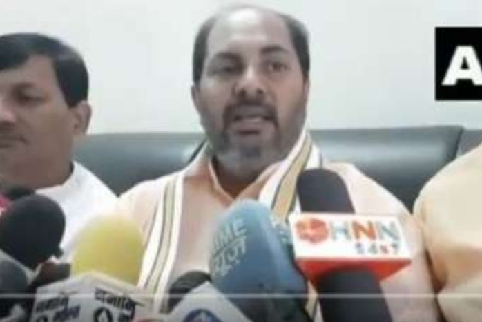 मंत्री जी के विवादित बोल- सिर्फ नाबालिगों से होता है रेप, बालिगों के होते हैं प्रेम प्रसंग