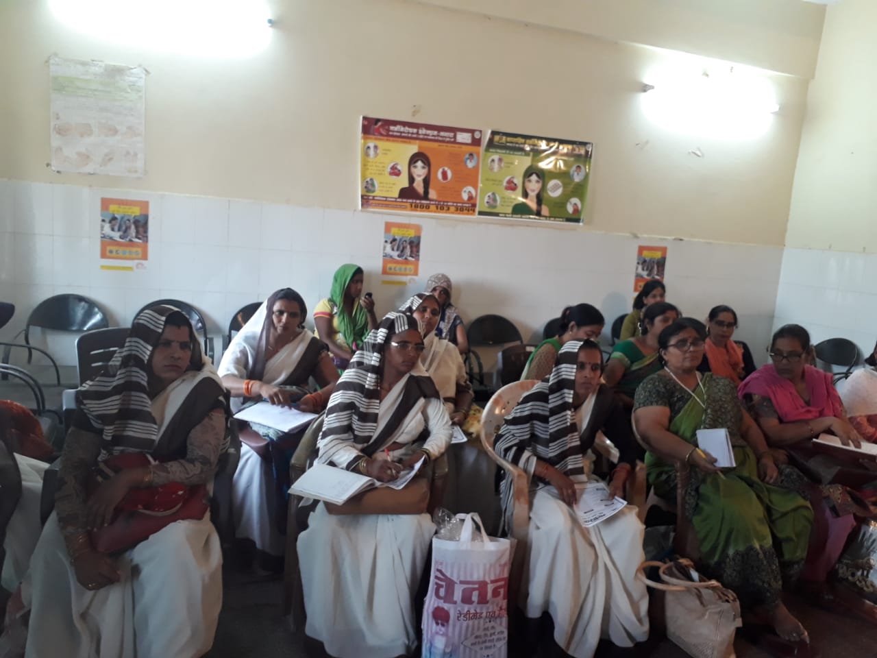 मलेरिया रोधी माह जून" के अंतर्गत लोधा स्वास्थ्य केंद्र पर आशाओं को किया गया जागरूक
