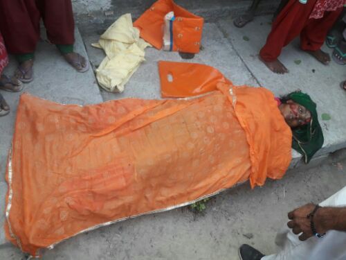 बहराइच :- माल लादकर नेपाल जा रहे ट्रक ने एक महिला की ले ली जान।    रिपोर्ट :- पंकज कुमार सिंह।