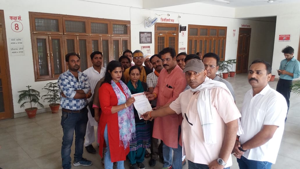 टिंकल प्रकरण को लेकर ब्राह्मण महासभा ने महामहिम राष्ट्रपति के नाम सौंपा ज्ञापन 