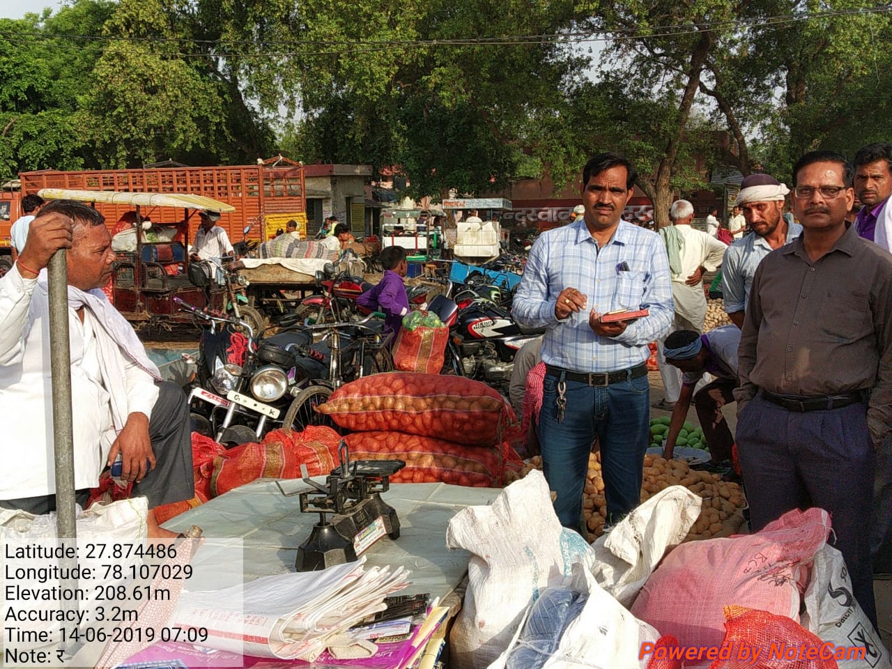 अलीगढ़:-पॉलिथीन बिक्री करने वालों पर नगर निगम और जिला प्रशासन की बड़ी कार्रवाई 