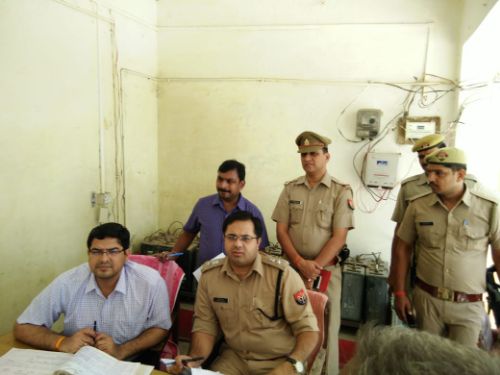 बहराइच :- बौंडी थाना दिवस के मौके पर बहराइच जिलाधिकारी व बहराइच पुलिस अधीक्षक द्वारा की गई जनसुनवाई। रिपोर्ट :- पंकज कुमार सिंह।