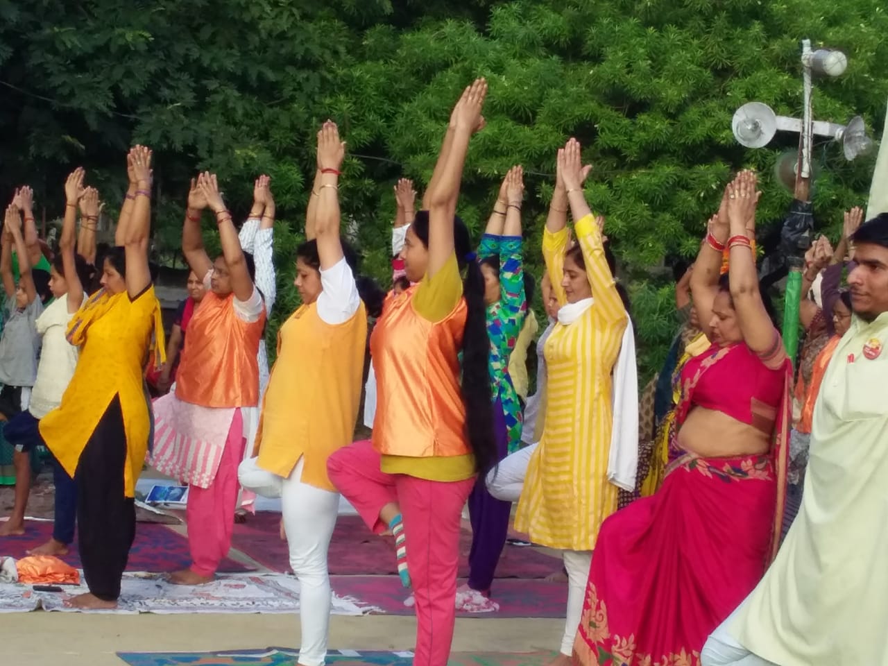अलीगढ़:-शासन द्वारा आयोजित योग पखवाडा का पं.दीन दयाल संयुक्त चिकित्सालय के परिसर में किया विधिवत उद्घाटन