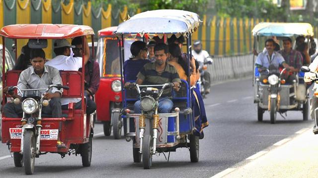 डीएम के निर्देश पर नगर आयुक्त के नेतृत्व में ई रिक्शा पंजीकरण हेतु नगर निगम रविवार को लगाएगा कैंप