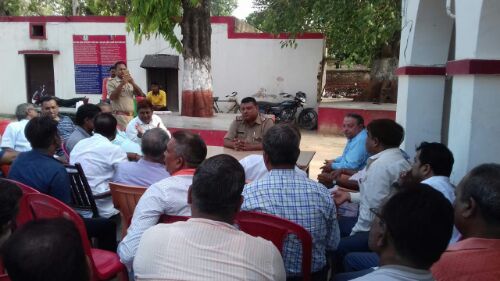 बहराइच :- प्रभारी निरीक्षक रुपैडिहा के नेतृत्व में अतिक्रमण के संबंध में व्यापारियों के साथ बैठक की गई। रिपोर्ट :- पंकज कुमार सिंह।