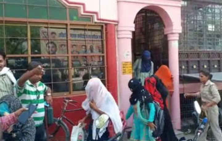 सेक्स रैकेट का पर्दाफाश, 29 महिलाओं समेत 56 लोग पकड़े गए