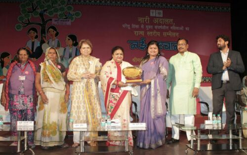 महिलाओं से जुड़ी समस्याओं के समाधान के लिए शिक्षा जरूरी -अनुपमा जायसवाल..नसीम खान