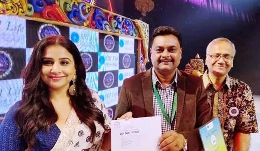 इंडोनेशिया में बॉलीवुड की मशहूर कलाकार विद्या बालन के हाथो सम्मानित हुए राजीव सिंह