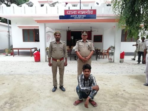 बहराइच :- मोबाइल चोरी करके भागने वाला आटो चालक गिरफ्तार। रिपोर्ट :- सच्चिदानंद सिंह।