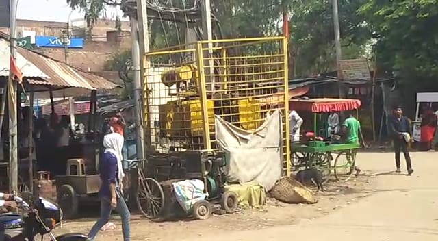 बाँदा, के ओरन कस्बे का ट्रांसफार्मर फूंका कल से नही आयी बिजली उमस भरी गर्मी से लोग परेशान