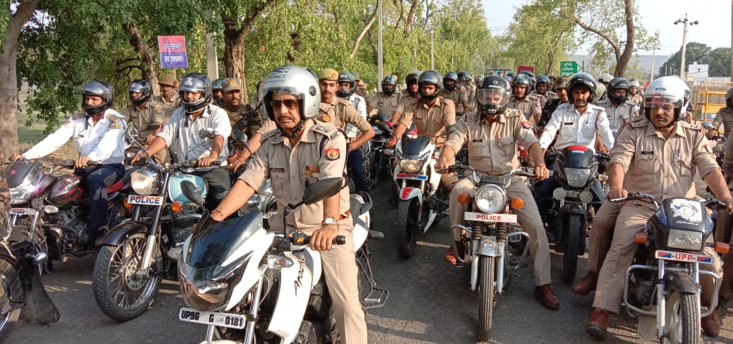 सड़क सुरक्षा सप्ताह के तहत मुख्यालय के प्रमुख मार्गों पर बाइक से निकाली गई जागरूकता रैली