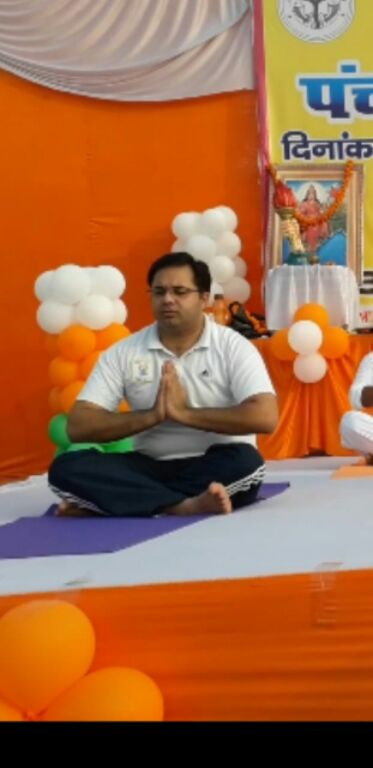 बहराइच पंचम अंतरराष्ट्रीय योग दिवस का शुभारंभ आज इंदिरा स्टेडियम में किया गया।।     रिपोर्ट :- पंकज कुमार सिंह।