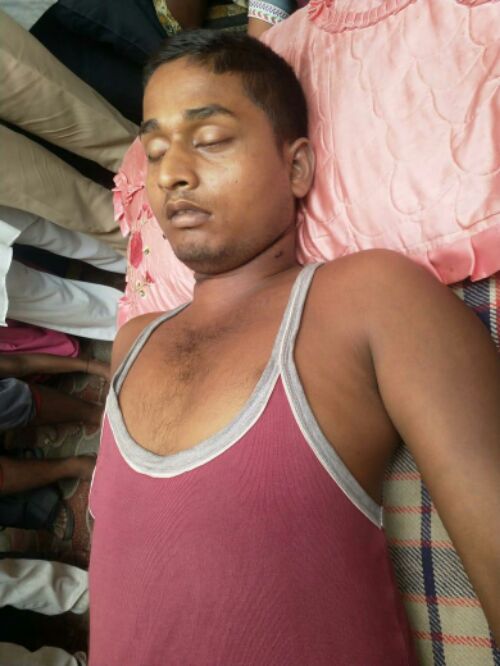 बहराइच :- मानसिक अवसाद से पीड़ित मास्टर राम स्वरूप यादव के छोटे बेटे ने फांसी लगाकर की आत्महत्या।।    रिपोर्ट :- पंकज कुमार सिंह।
