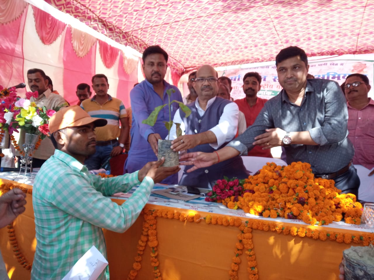 बहराइच  *प्रा वि भूपमुरावनपुरवा बालासराय में जल शक्ति मंत्रालयकी तरफ से जलसंचयनकार्यक्रम का आयोजन किया गया* *रिपोर्ट :-दीपक कुमार*