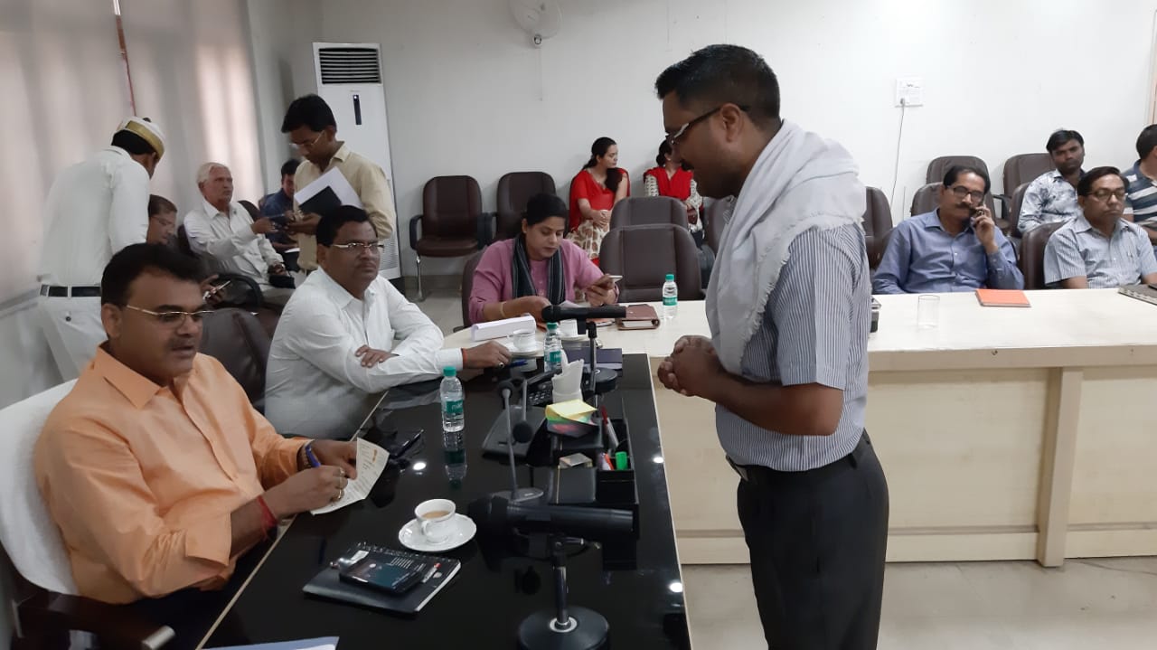 जनता दरबार में आईं 30 शिकायतें, डीएम ने दिए संबंधित अधिकारियों को गुणवत्तापूर्ण निस्तारण के निर्देश