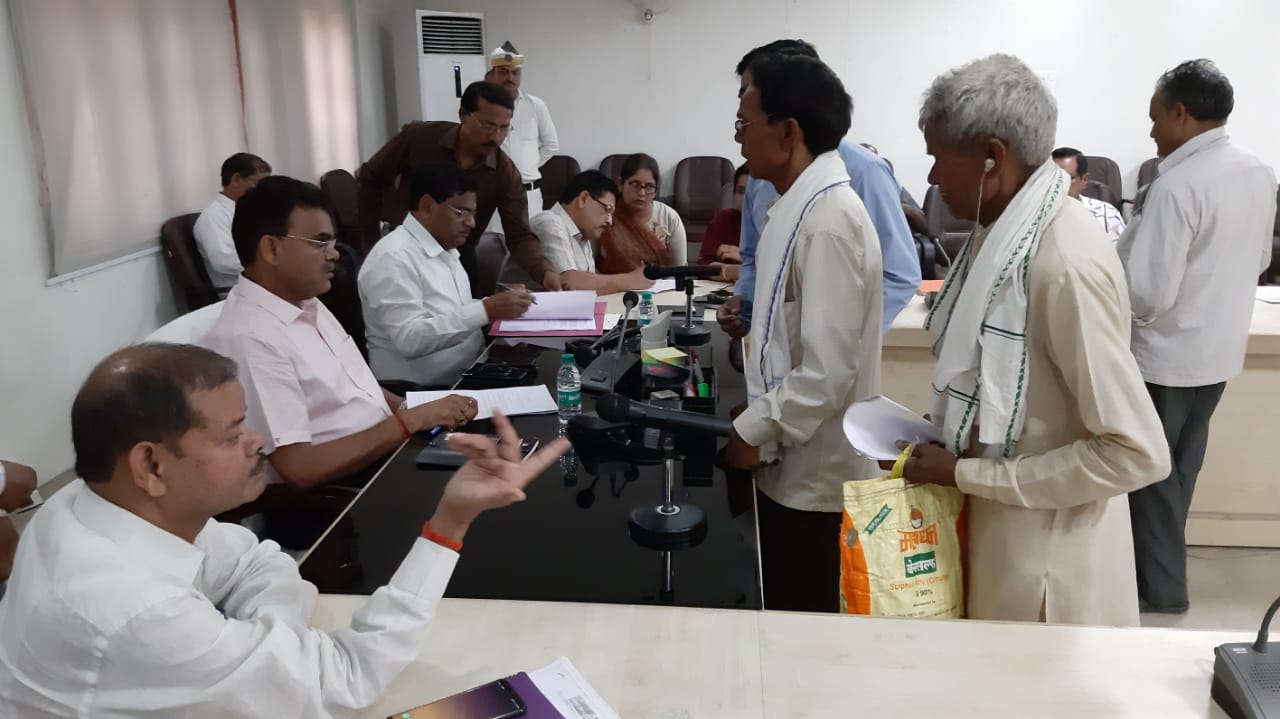 जनता दरबार में आईं 30 शिकायतें, डीएम ने दिए संबंधित अधिकारियों को गुणवत्तापूर्ण निस्तारण के निर्देश