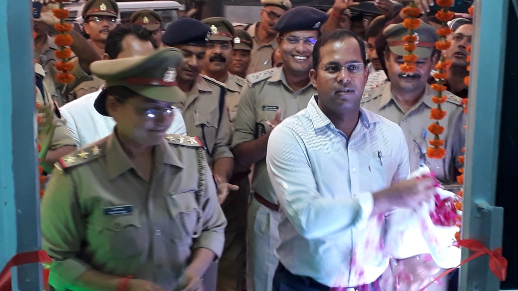 बाँदा पुलिस अधीक्षक ने हेल्फ डेस्क चौकी का उदघाटन किया