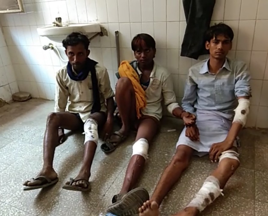 बाँदा, बबेरु में तेज रफ्तार ट्रैक्टर ने बाइक सवार युवकों को मारी टक्कर बाइक सवार युवक हुए बुरी तरह से घायल