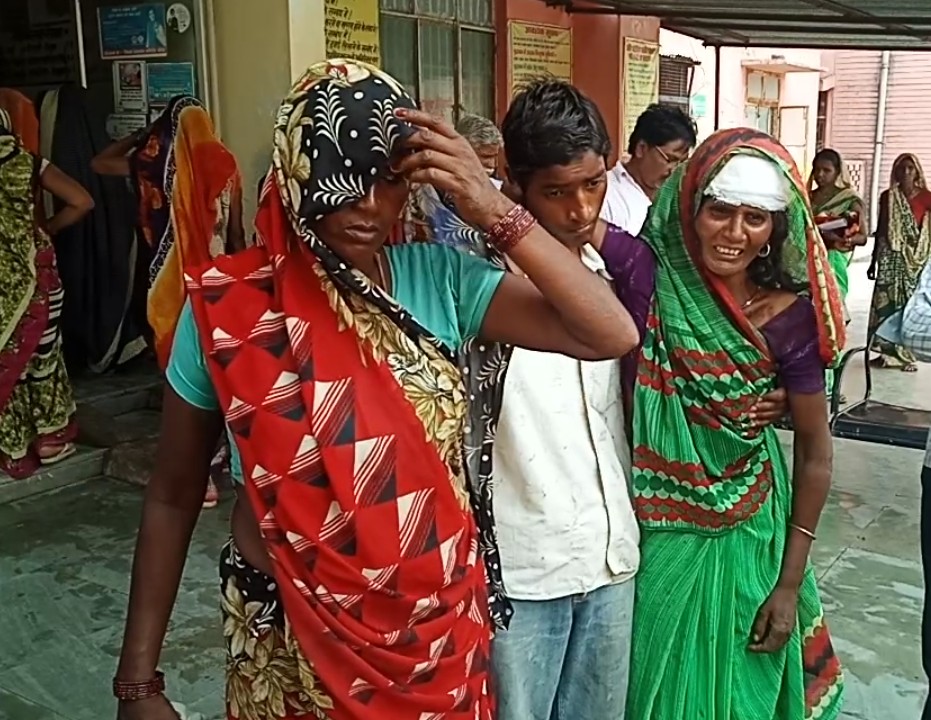 बाँदा, बबेरु में बेसहारा महिला व बच्चियों को परिवार के ही लोगो ने मारा जिला अस्पताल रिफर 