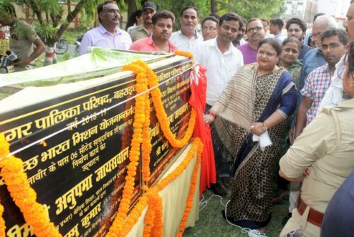 बहराइच। बहराइच नगर पालिका द्वारा निर्मित पिंक ट्वायलेट समुदायिक ट्वायलेट पानीटंकी चैराहे निकट महिला डिग्री काॅलेज।         रिपोर्ट :- पंकज कुमार सिंह।