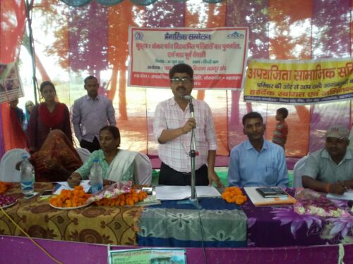 बहराइच घागरा विस्थापित किसान मजदूर संघ द्वारा एसडीएम महसी सुरेंद्र नाथ त्रिपाठी को सौंपा गया ज्ञापन।  रिपोर्ट // चंद्रसेन सिंह।