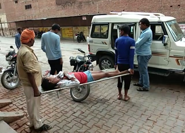 बाँदा में सड़क हादसे में तीन लोग घायल एक जिला अस्पताल रिफर