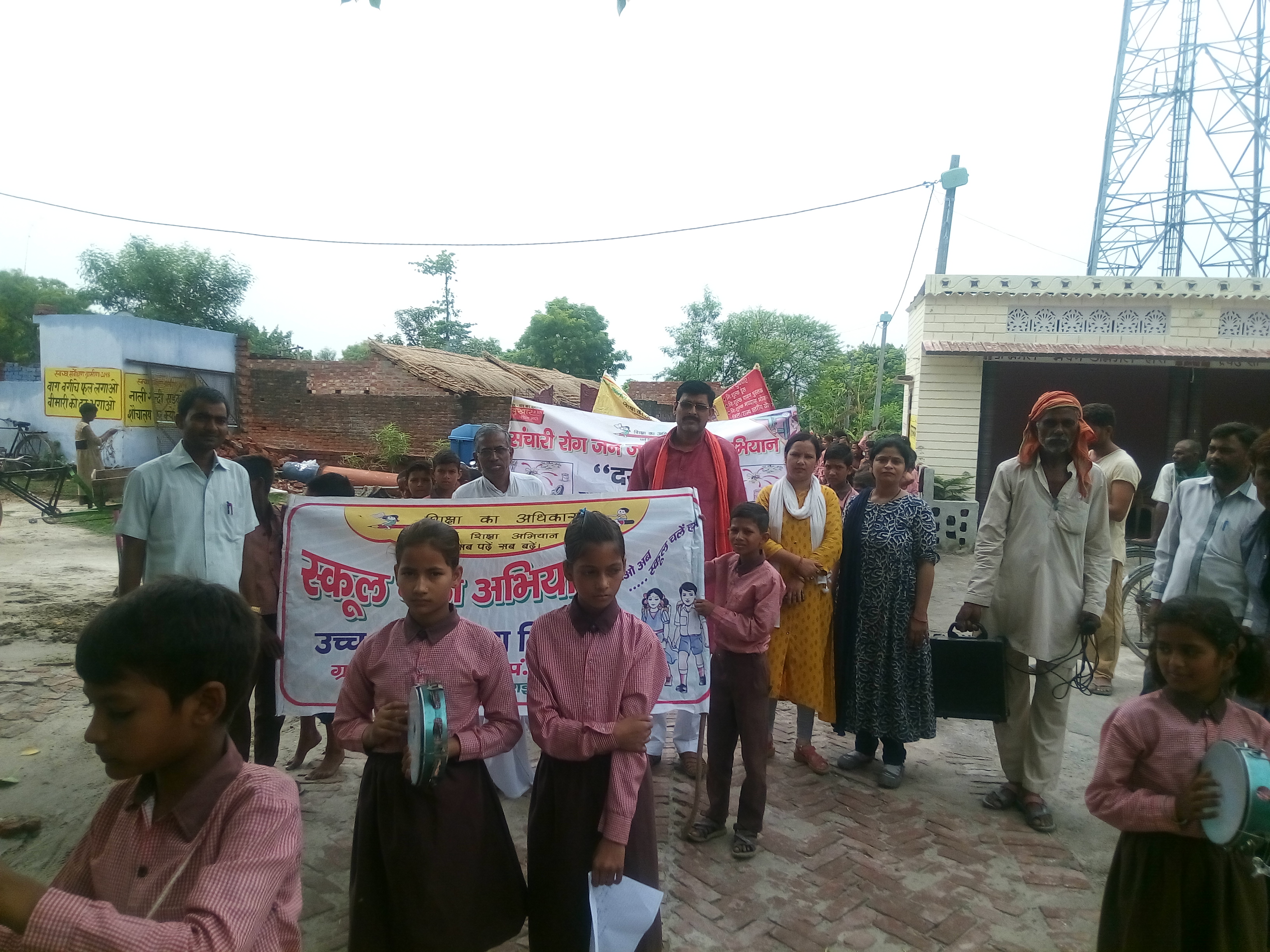 बहराइच* *प्राथमिक विद्यालय व उच्च माध्यमिक विद्यालय तिंगाई में स्कूल चलो अभियान व संचारी रोग से संबंधित निकाली गई रैली* *रिपोर्ट :-दीपक कुमार*