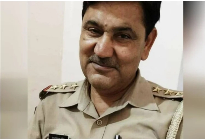 आगरा-लखनऊ एक्सप्रेस वे पर टायर फटने से पलटी कार, सहारनपुर में तैनात इंस्पेक्टर की मौत