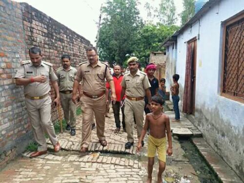 बहराइच जनपद में तो पुलिसिया इकबाल खत्म होते नजर आ रहा है यहाँ तो आये दिन हत्या लूट बलात्कार राहजनी चोरी की घटनाओ ने तोजनपद वासियो जीना मुहाल कर दिया है ।
