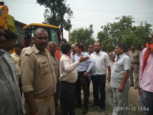बहराइच :-मजिस्ट्रेट के मौजूदगी में हटवाया गया अवैध अतिक्रमण,, रिपोर्ट // चंद्रसेन सिंह ।