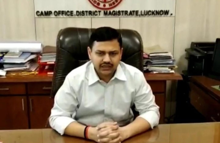 लखनऊ के जिलाधिकारी कौशल राज शर्मा ने कहा कि उन्नाव रेप केस की पीड़िता व उसके वकील की हालत स्थिर है