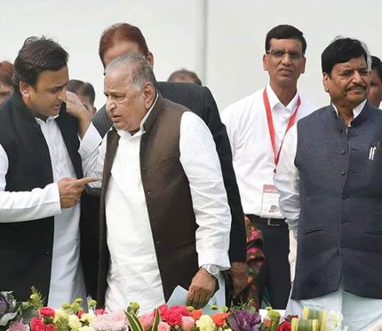 समाजवादी परिवार की रार एक बार फिर सामने 