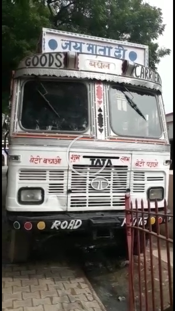 शेरगढ़ पुलिस ने ट्रक से पकड़ी 25 लाख की शराब 
