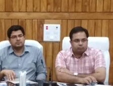 त्यौहारों को शान्तिपूर्ण ढं़ग से सम्पन्न कराने में सम्भ्रान्तजनों की महत्वपूर्ण भूमिका: जिलाधिकारी