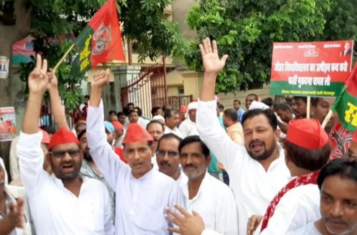 समाजवादी पार्टी ने प्रदेश भर में दिया धरना