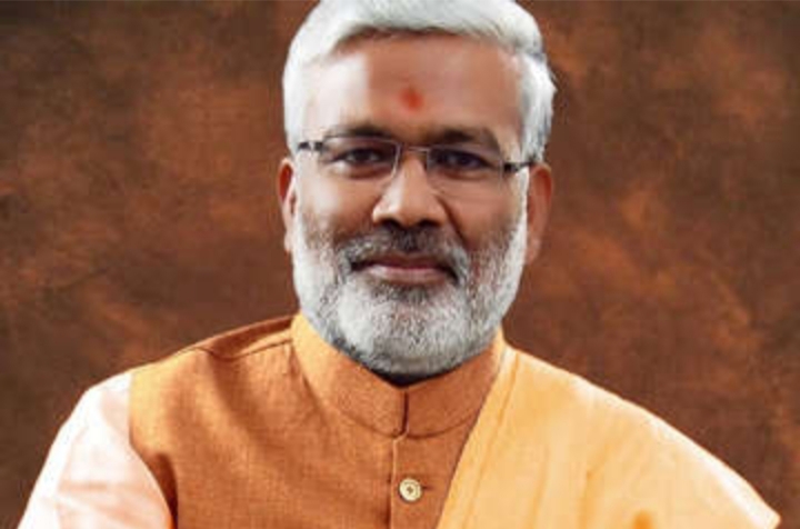 यूपी BJP अध्यक्ष स्वतंत्र देव सिंह के कार्यक्रम में अफरातफरी, 