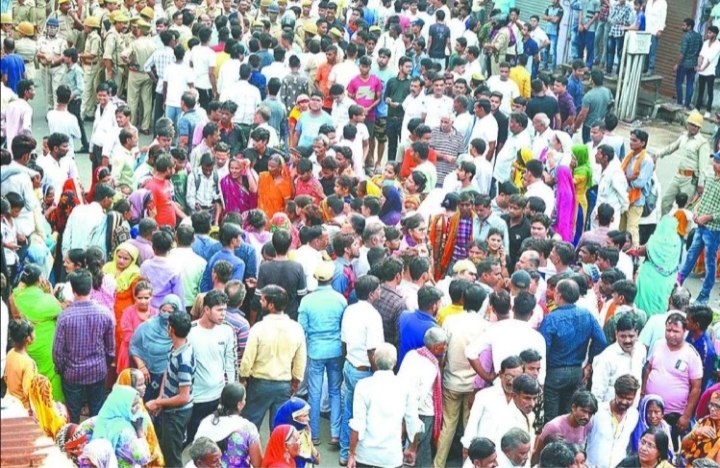 पुलिस की पिटाई से दुकानदार की मौत पर फूटा आक्रोश, हेड मोहर्रिर निलंबित, सिपाही को जेल