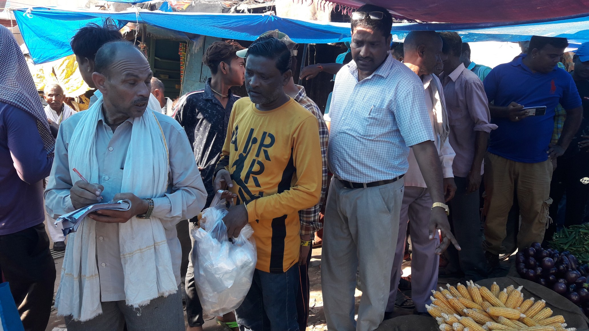राया में  पॉलीथिन के खिलाफ अभियान 9 हजार जुर्माने के साथ 9 किलो पॉलीथिन जब्त
