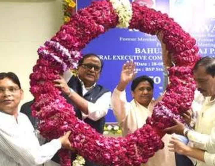 मायावती एक बार फिर बनीं बसपा की राष्ट्रीय अध्यक्ष